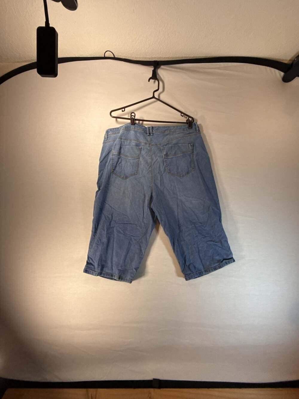 Gloria Vanderbilt All-Around Slimming Effect Plus Size 18W Denim Capri Pants - Picture 4 of 4